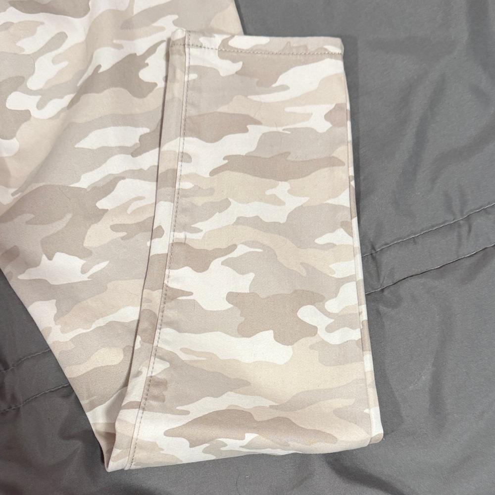Levi's Beige Camo Pants - Picture 4 of 11